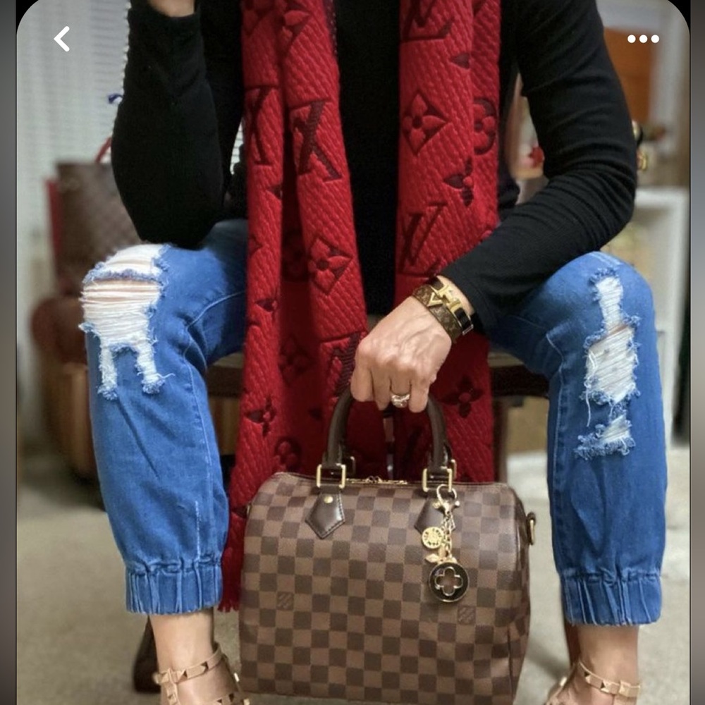 Louis Vuitton Ruby red scarf - Picture 2 of 3